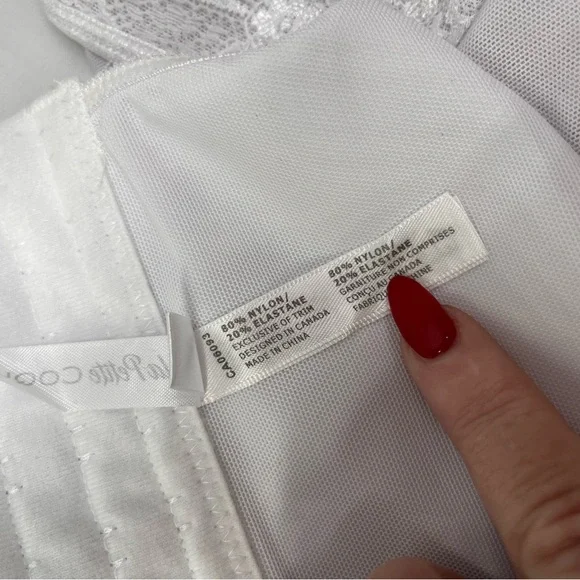 Chic‎ White Lace Garter Belt - Picture 8 of 9